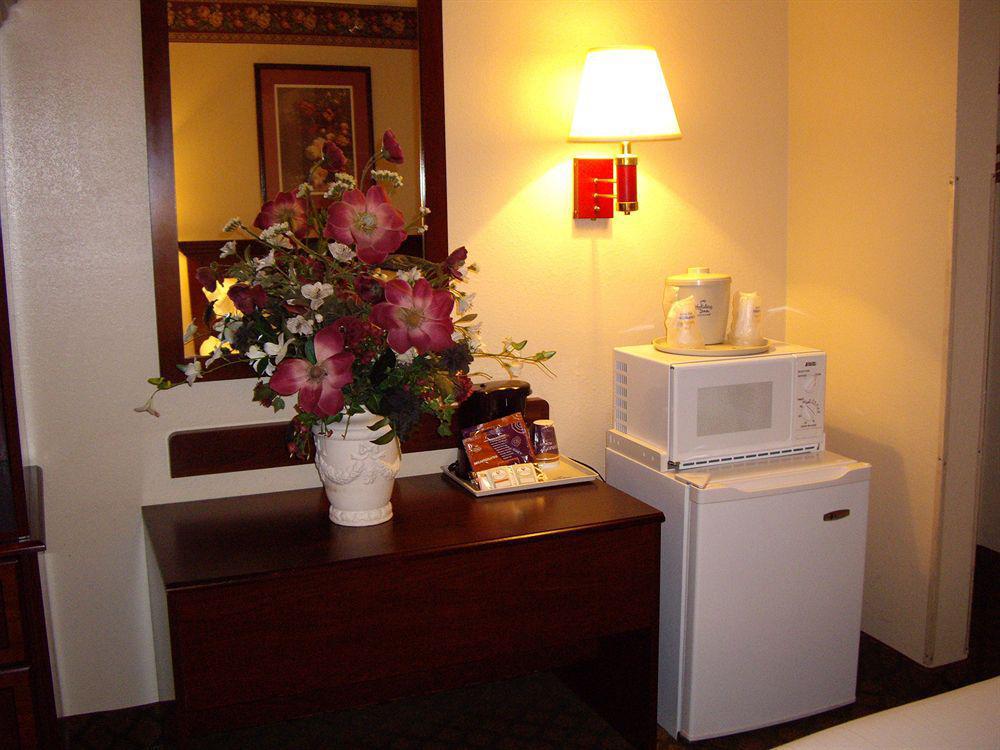 Country & By Radisson, Dunn, Nc Dunn