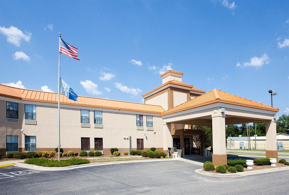 Hotel Country & By Radisson, Dunn, Nc 3*