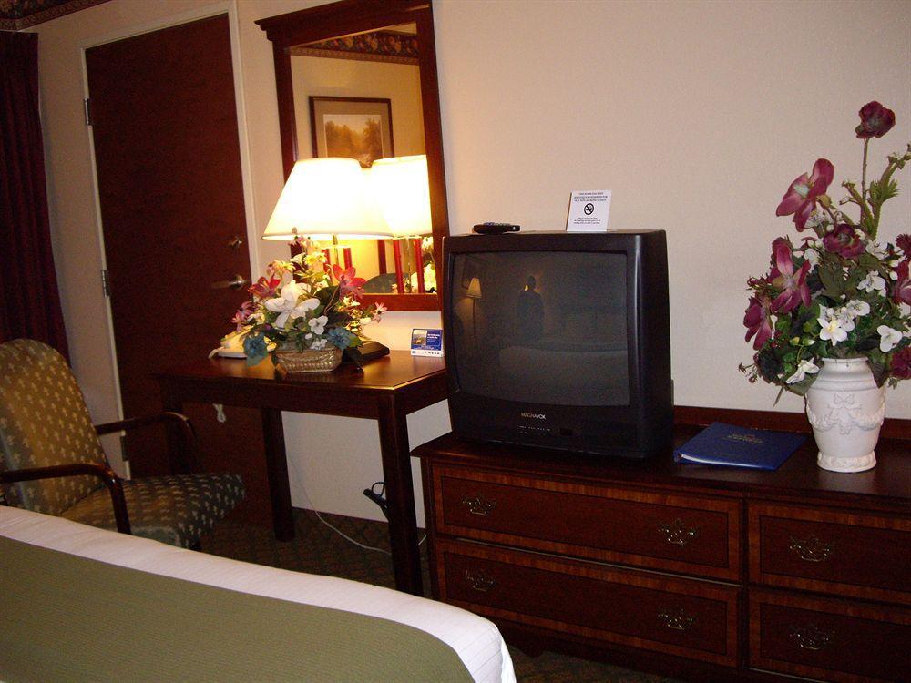 Country & By Radisson, Dunn, Nc Hotel Dunn