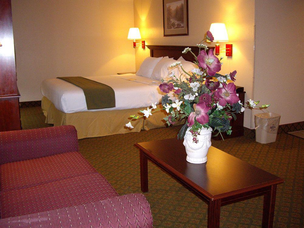 Country & By Radisson, Dunn, Nc Hotel