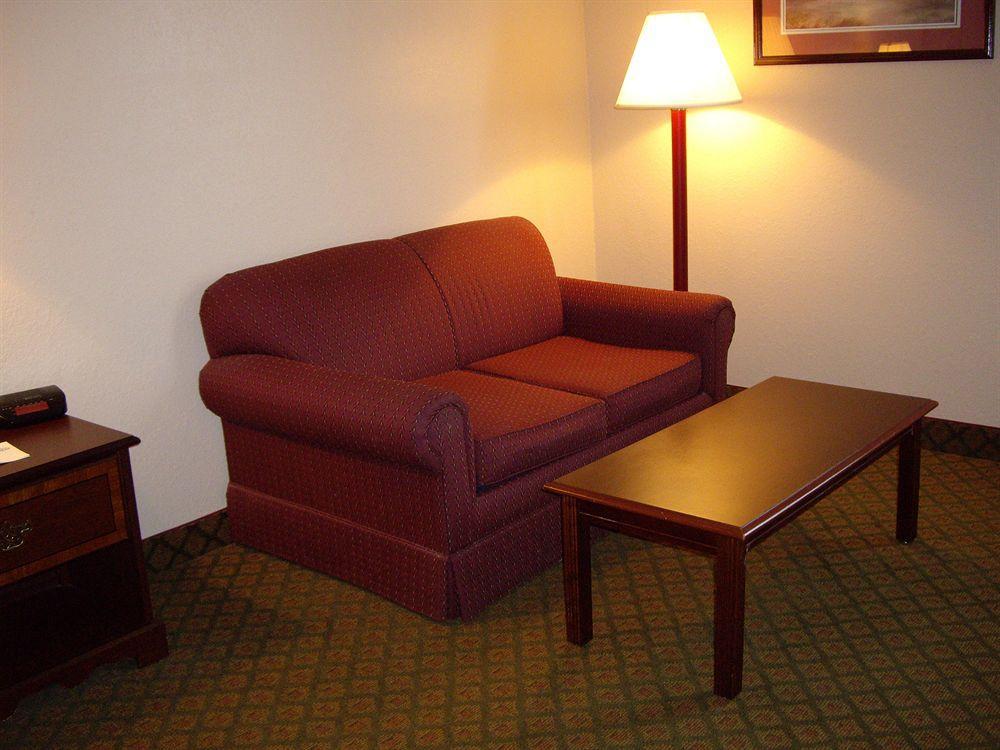 Hotel Country & By Radisson, Dunn, Nc 3*