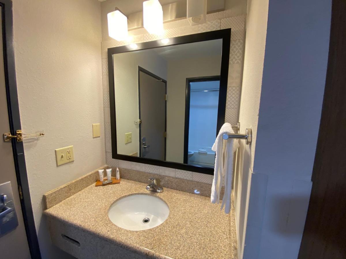 Hotel Country & By Radisson, Dunn, Nc