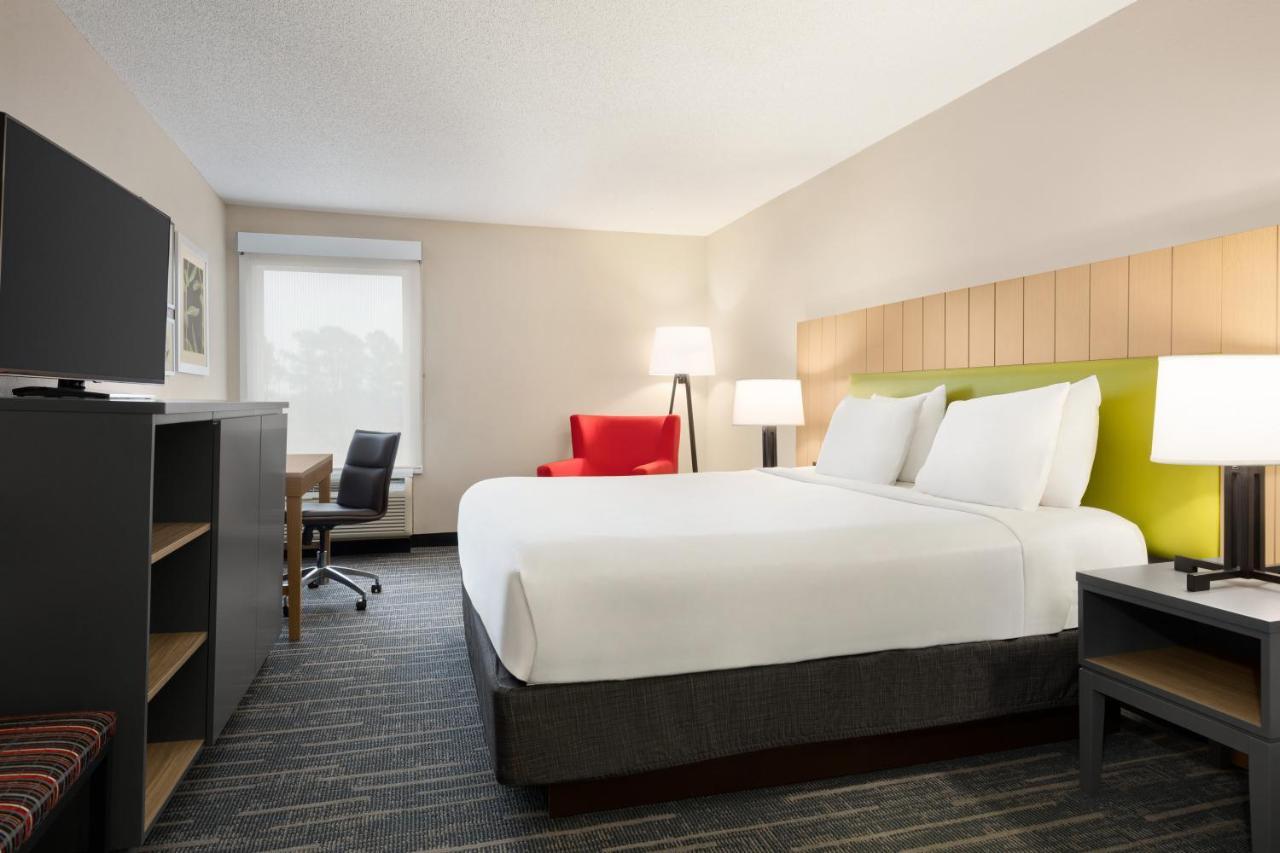 Country & By Radisson, Dunn, Nc Hotel