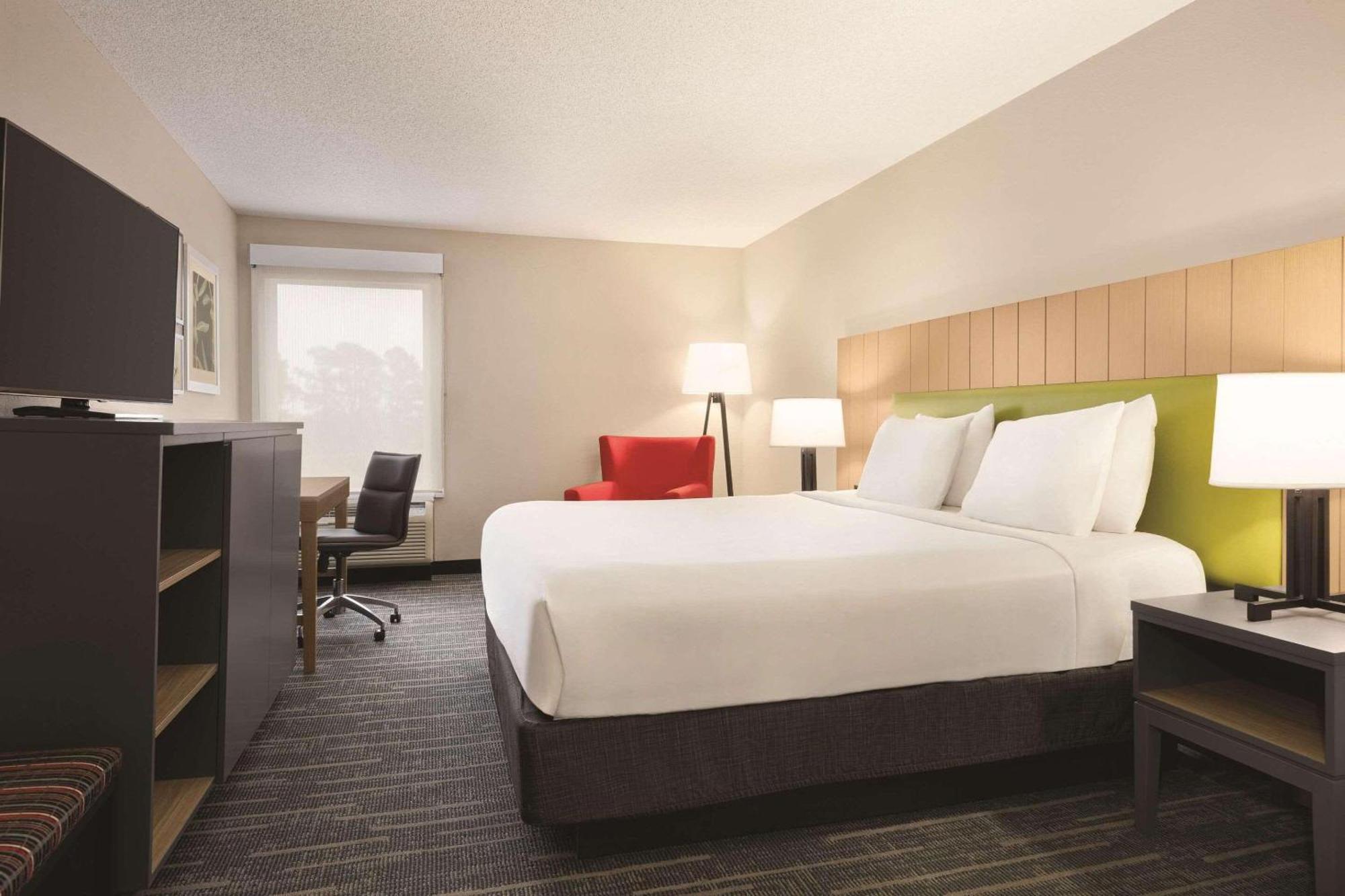 Country & By Radisson, Dunn, Nc Hotel 3*