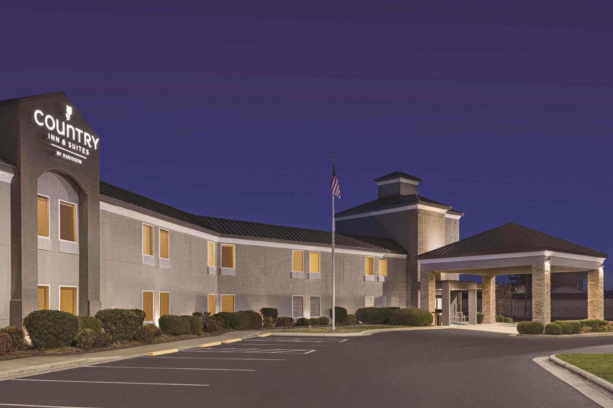 Hotel Country & By Radisson, Dunn, Nc 3*