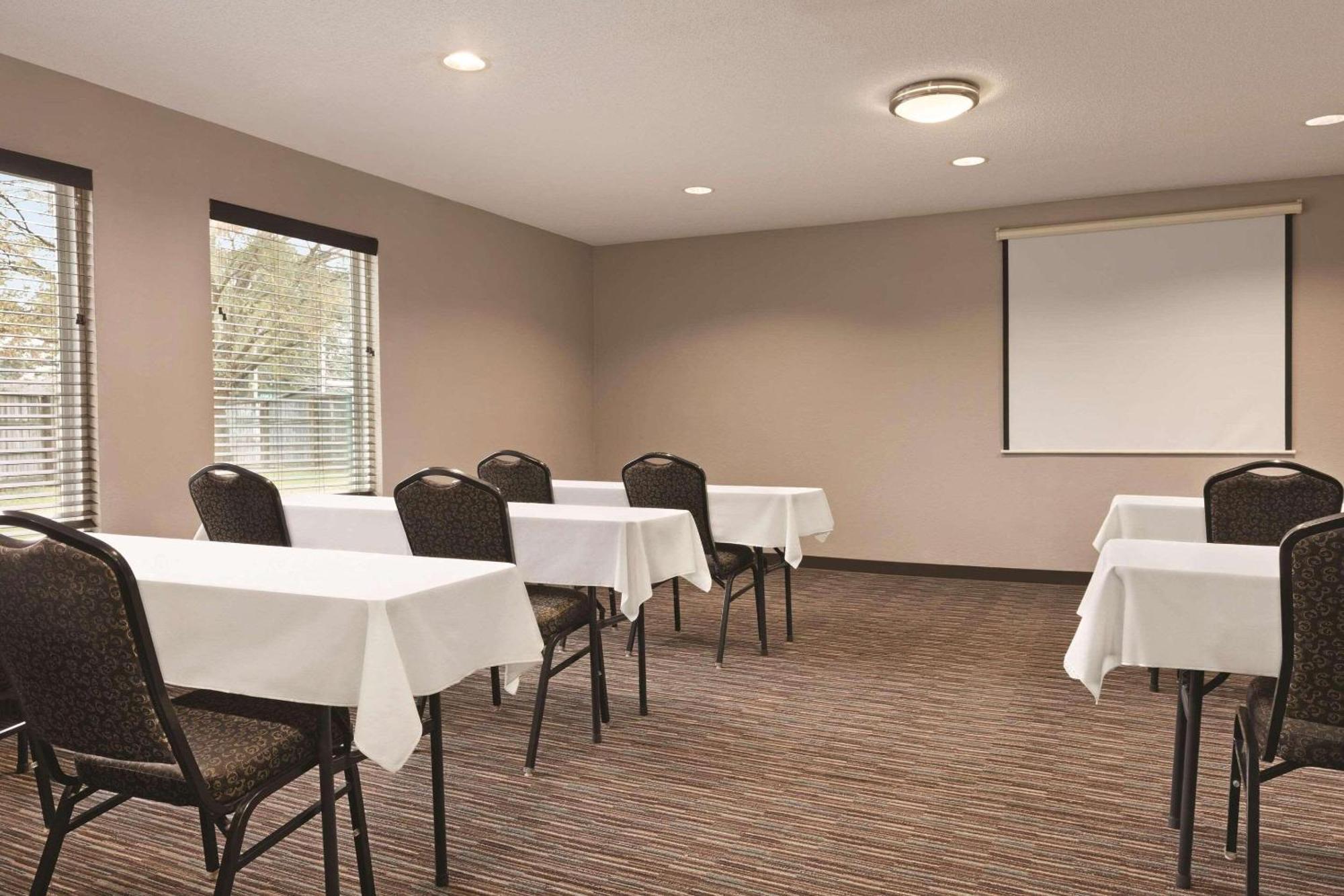 Country & By Radisson, Dunn, Nc