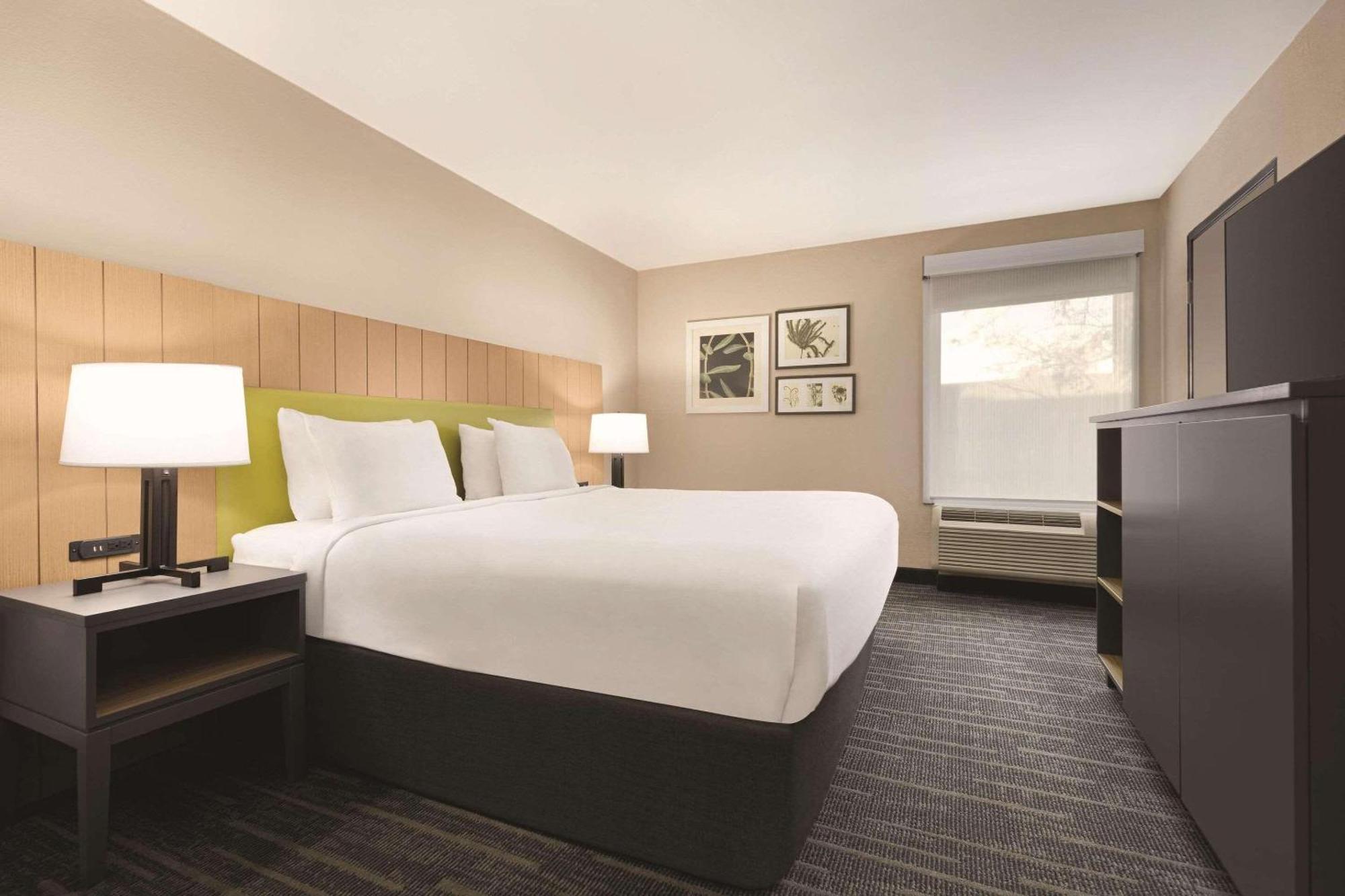 Country & By Radisson, Dunn, Nc Hotel