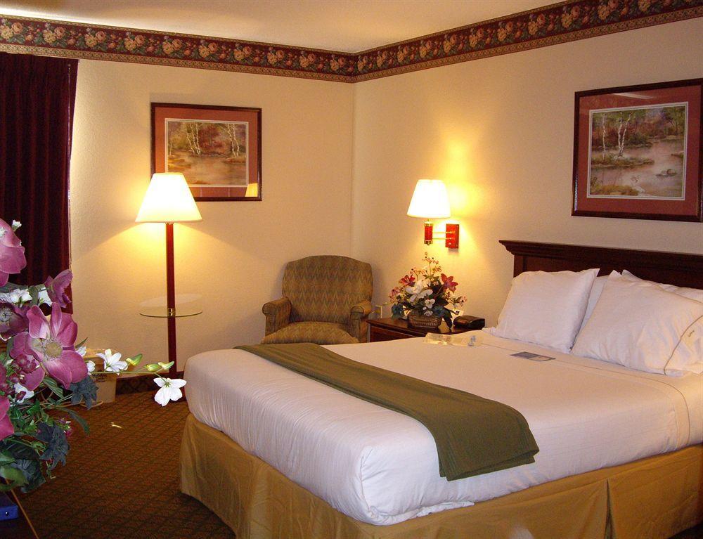 Country & By Radisson, Dunn, Nc Dunn