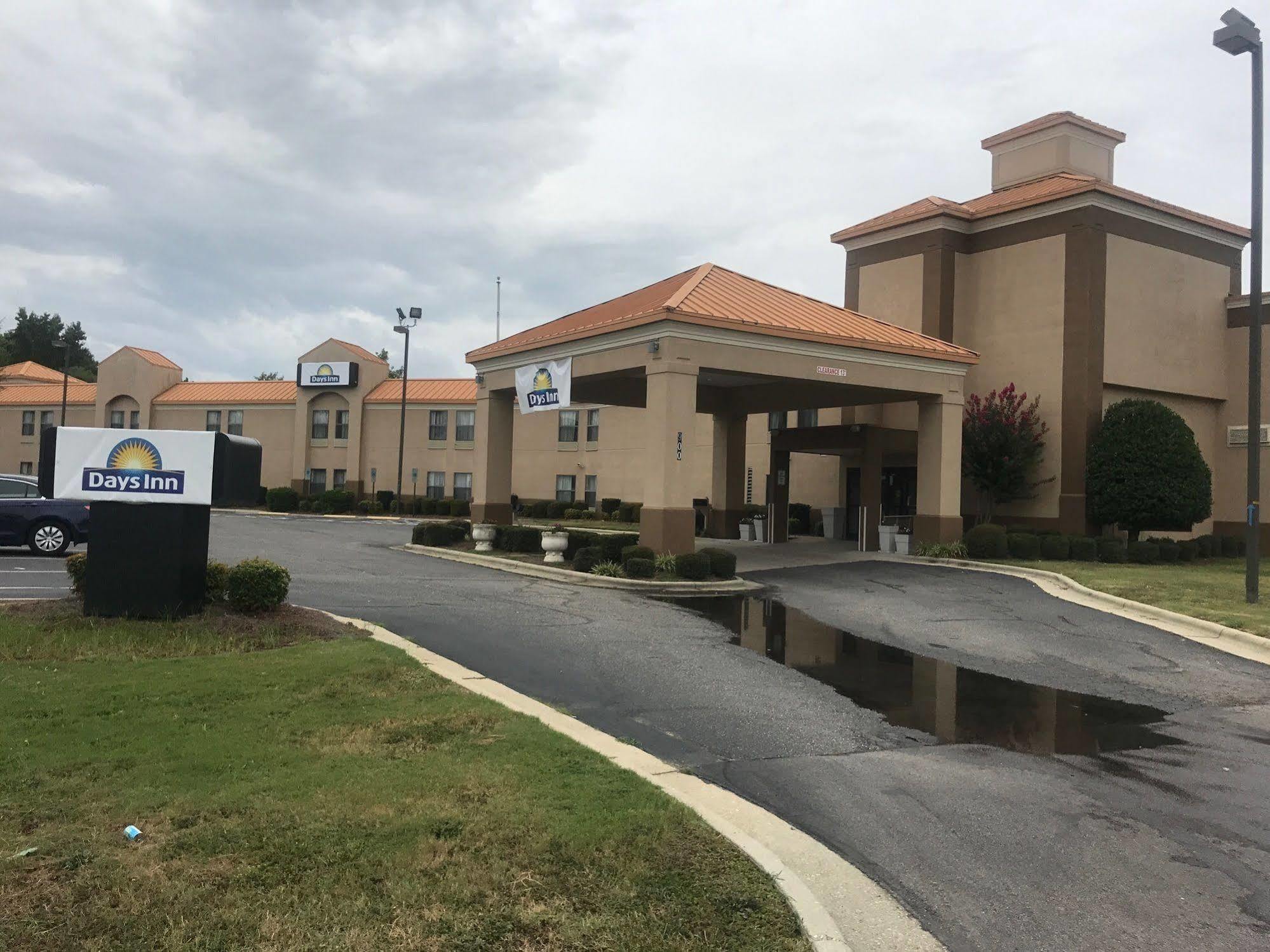 Country & By Radisson, Dunn, Nc Hotel 3*